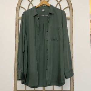Women’s Old Navy Button down shirt